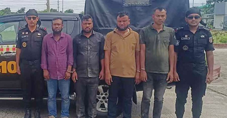 ভুয়া র‍্যাবকে ধাওয়া দিল আসল র‍্যাব, চিনতে না পেরে দুই পক্ষকেই পেটাল জনতা